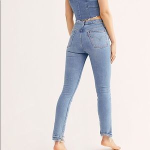 Levi’s 501 Skinny with Raw Hem 25
